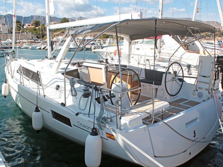 Boat rental Bénéteau Oceanis 41.1 in Palma de Mallorca on Samboat