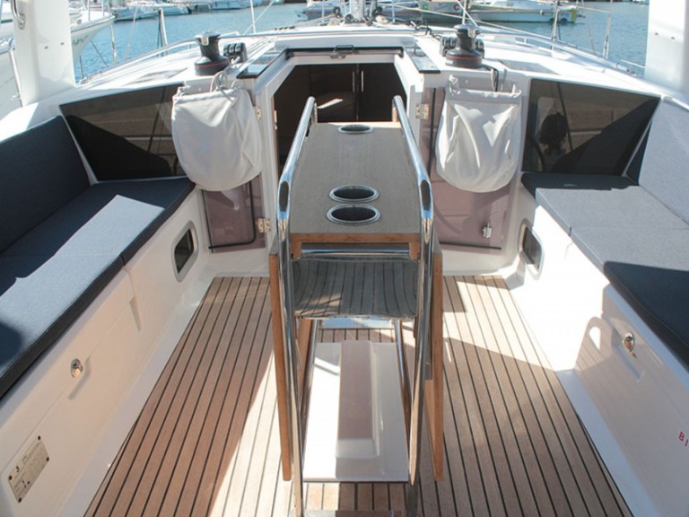 Bareboat Rental Sailboat Bénéteau with a boat licence