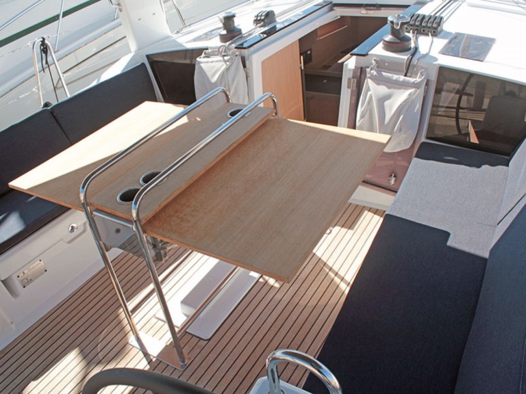 Bénéteau Oceanis 41.1 in Palma de Mallorca on SamBoat