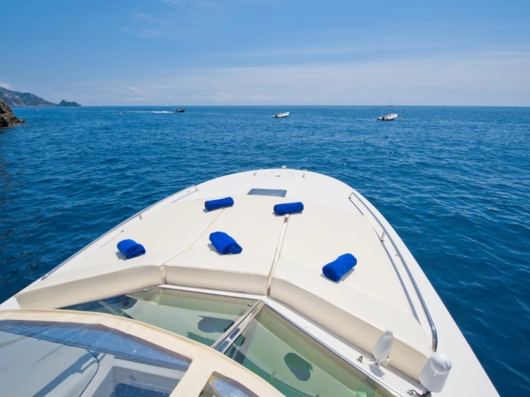 Yacht charter Positano cheap Itama 38