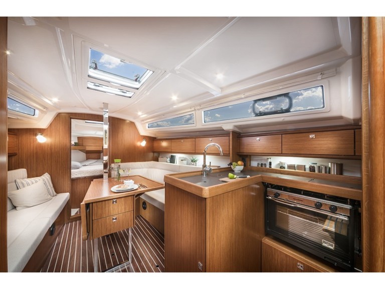 Bavaria Bavaria 34 '17 in Sukošan on SamBoat