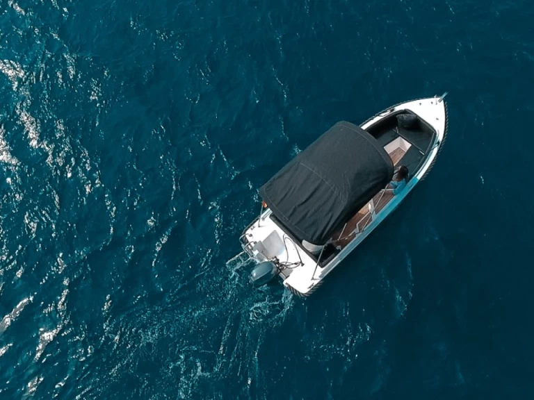 Motorboat rental with or without captain Silverton Yachts Roses