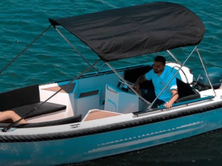 Bareboat Rental Motorboat Silverton Yachts with a boat licence