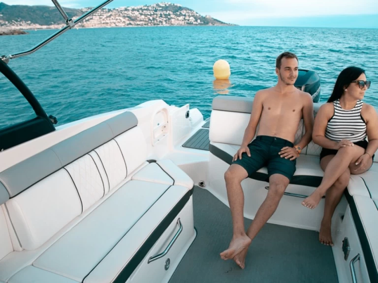 Motorboat rental with or without captain Sea Ray Roses