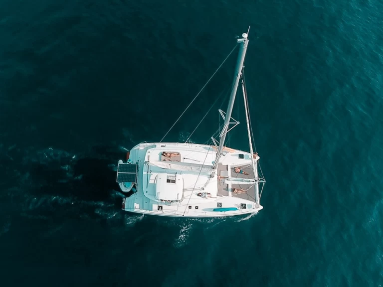 Lagoon Bliss in Roses on SamBoat