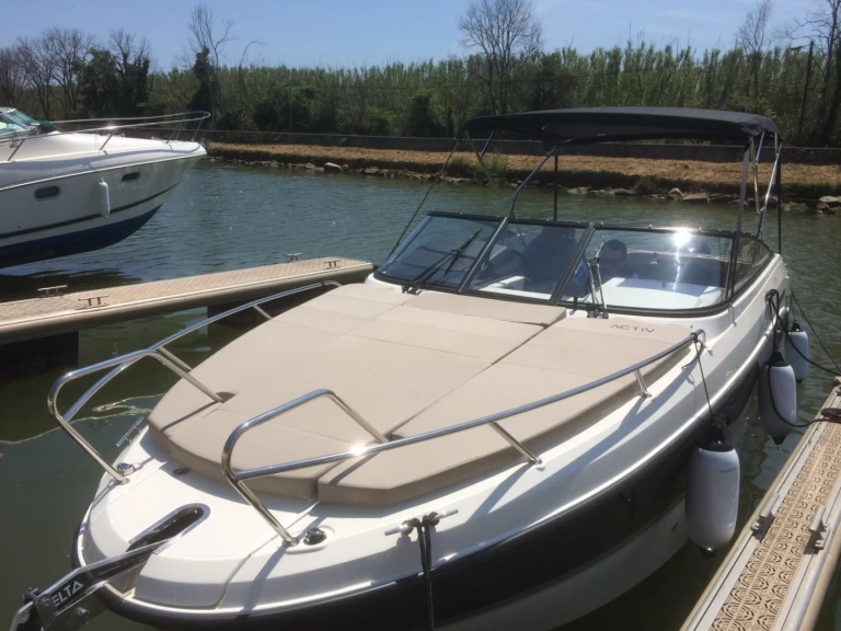 Bareboat Rental Motorboat Quicksylver with a boat licence