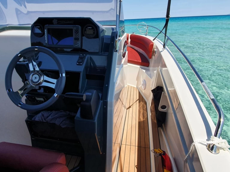 Rent a Pacific Craft Pacific Craft 750 Open Saint-Florent