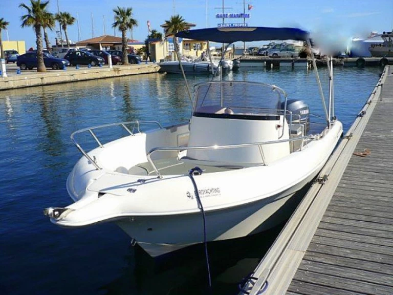 Rent a Pacific Craft Pacific Craft 500 Open Nice