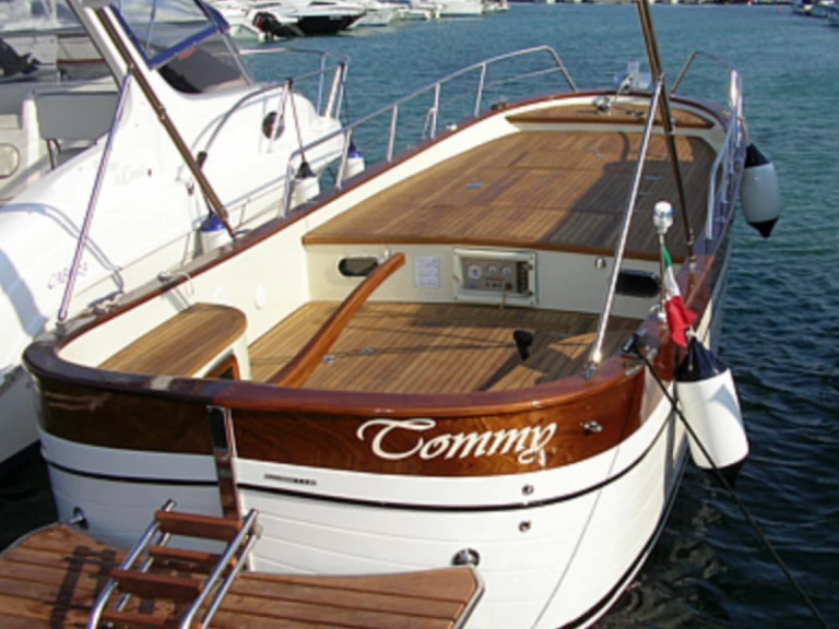 Motorboat rental with or without captain Gozzo Latino Otranto