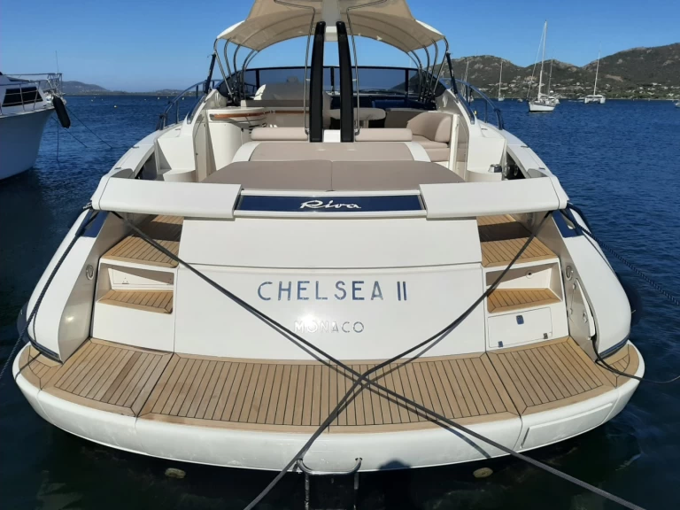Bareboat Rental Luxury Yacht Riva with a boat licence