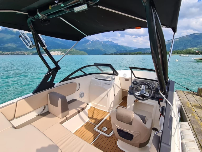 Motorboat rental in Annecy - Bayliner VR4