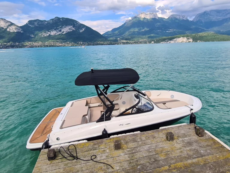 Motorboat rental with or without captain Bayliner Annecy