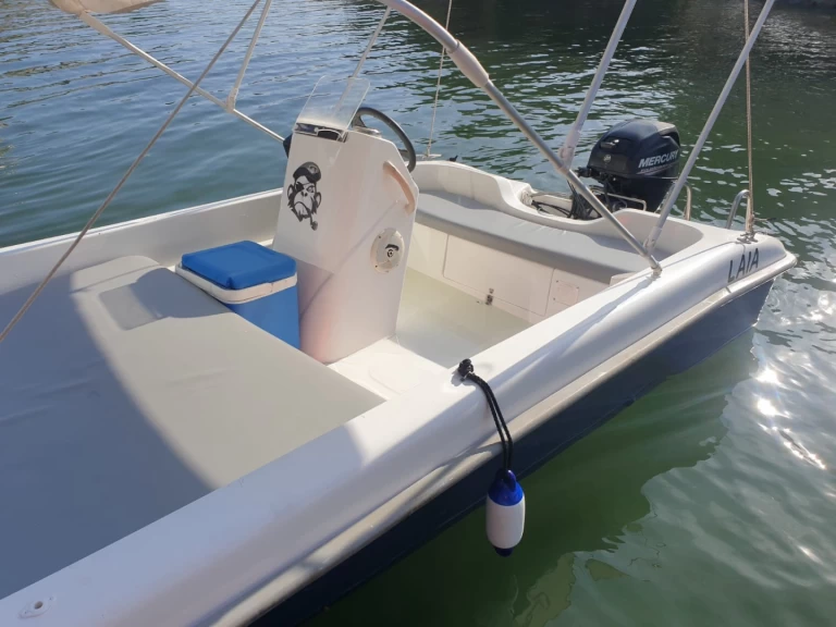 Bareboat Rental Motorboat Astec with a boat licence