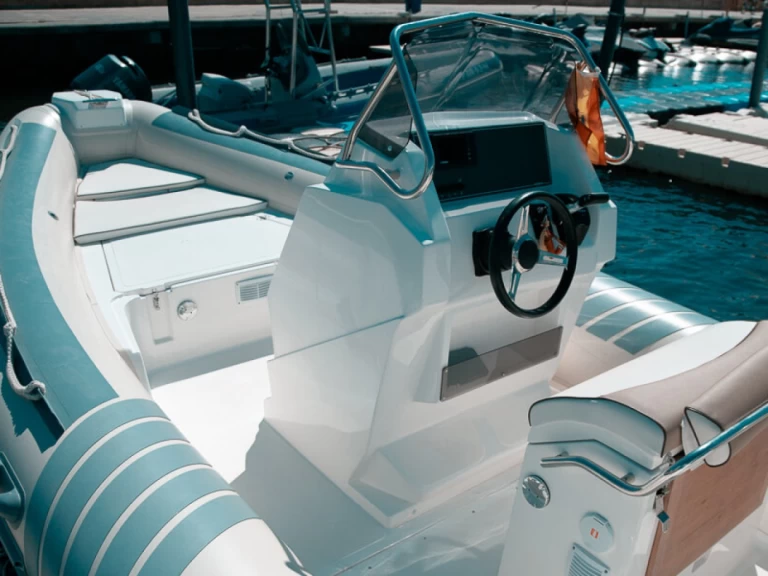 Boat rental Lomac Lomac 660 IN in Roses on Samboat