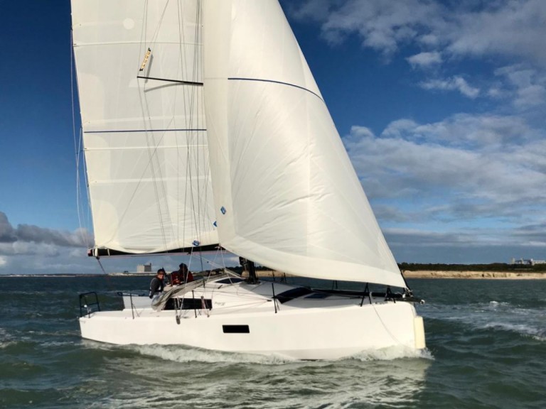 Rent a Pogo Structures Pogo 30 La Rochelle