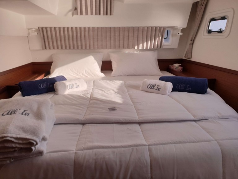 Boat rental Lagoon Lagoon 42 in Lávrio on Samboat