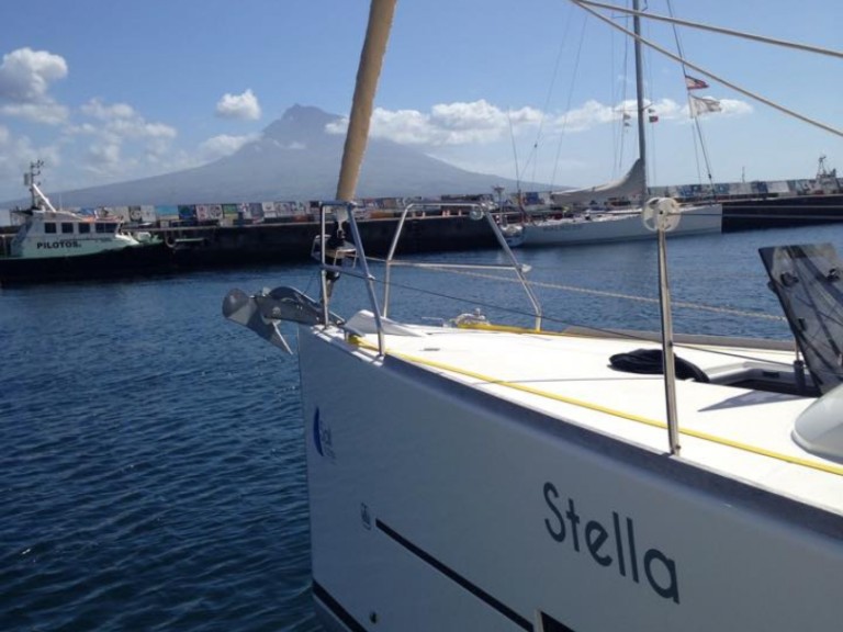 Dufour Dufour 410 Grand Large in Horta on SamBoat