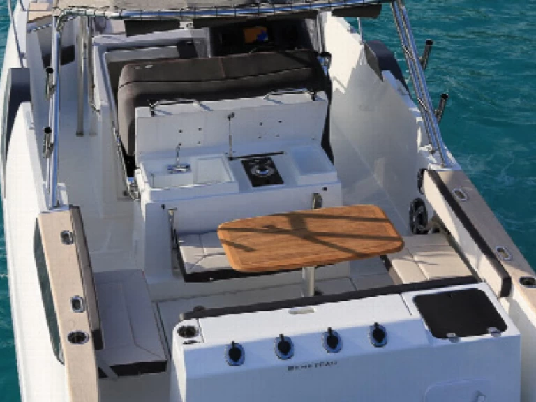 Motorboat rental in Lorient - Bénéteau Flyer 8.8 SPACEdeck