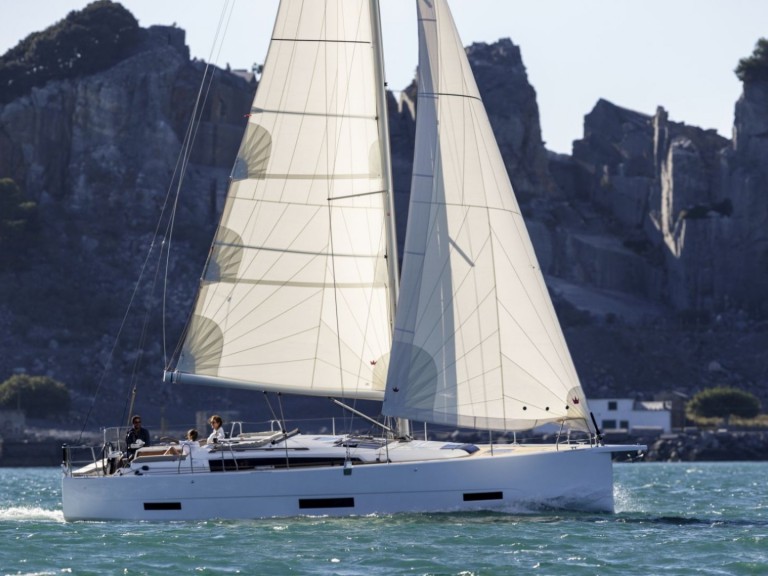 Sailboat rental in Marina di Portisco - Dufour Dufour 390 Grand Large