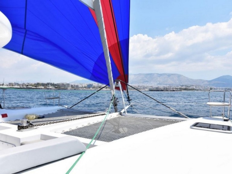 Lagoon Lagoon 450 F in Alimos on SamBoat