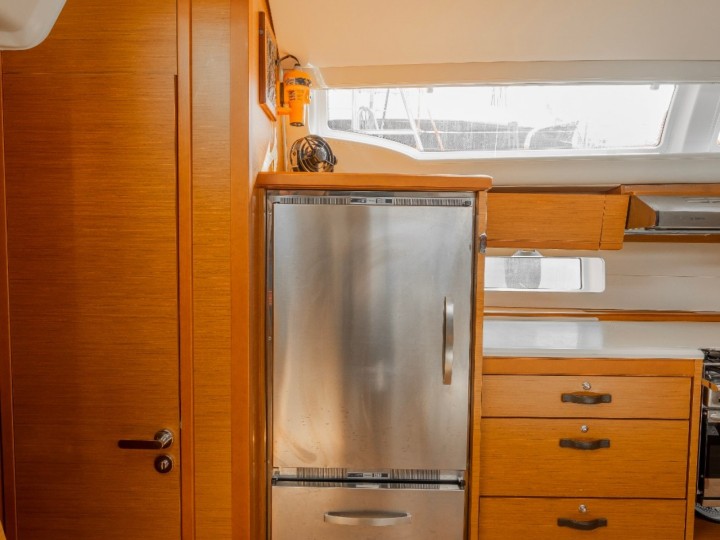 Jeanneau Jeanneau 54 in Alimos on SamBoat