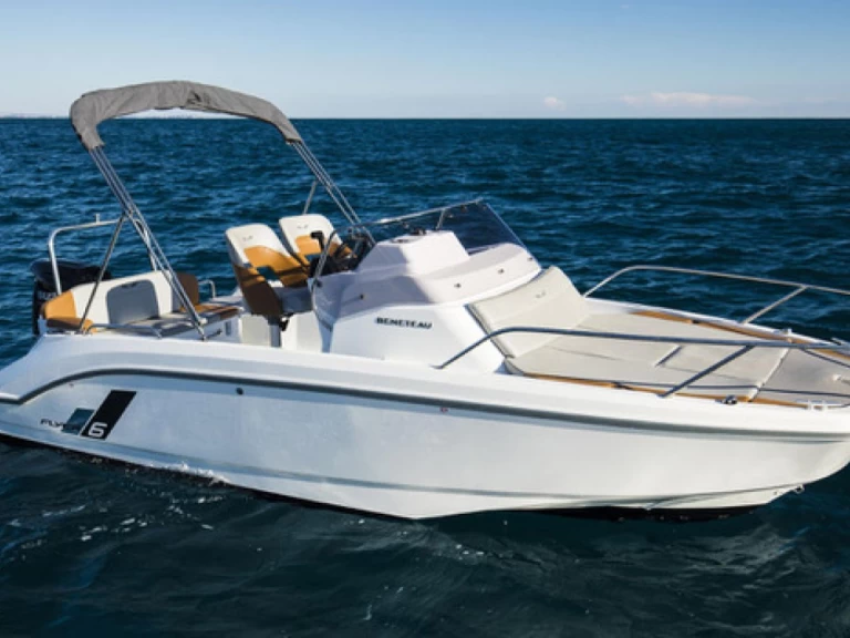 Boat rental Bénéteau Flyer 6 SUNdeck in Roses on Samboat