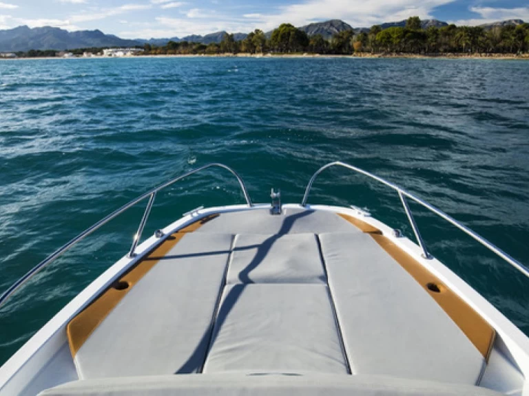 Bareboat Rental Motorboat Bénéteau with a boat licence
