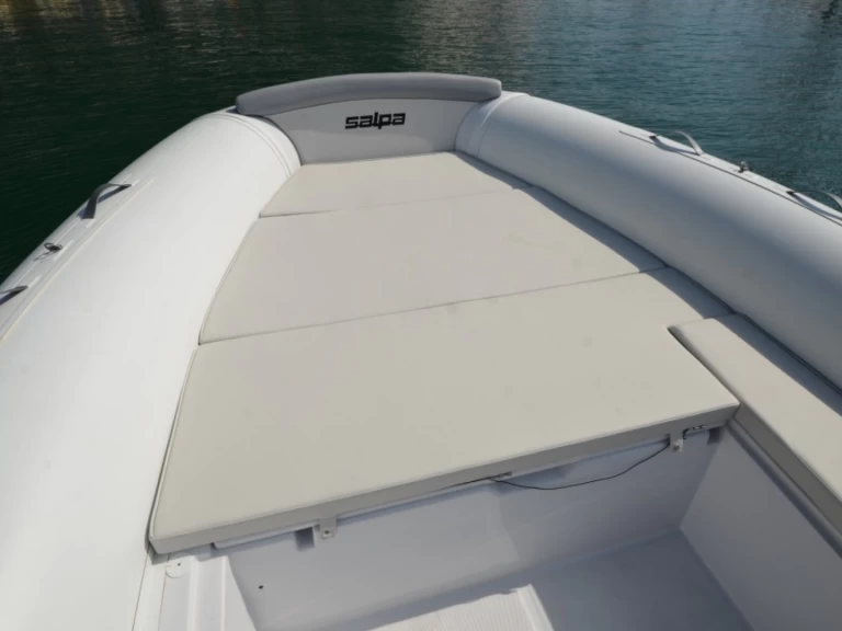 Rent a Salpa Salpa Soleil 23 Roses