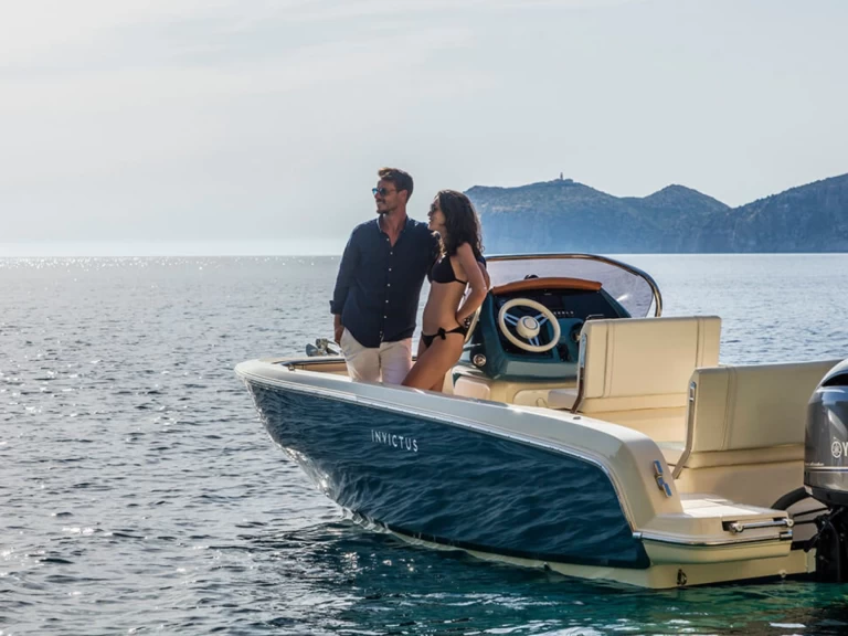 Yacht charter Roses cheap Invictus 200 FX