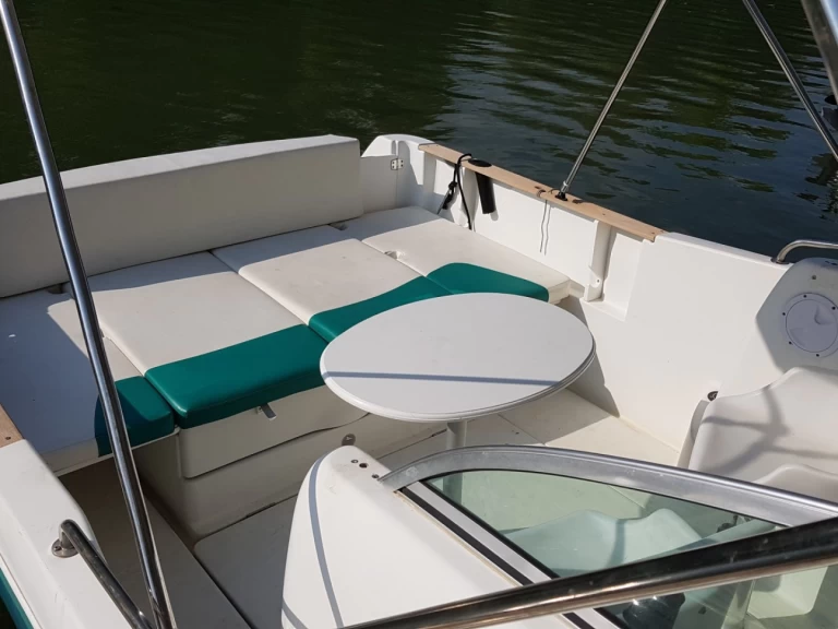 Motorboat for rent Mâcon at the best price