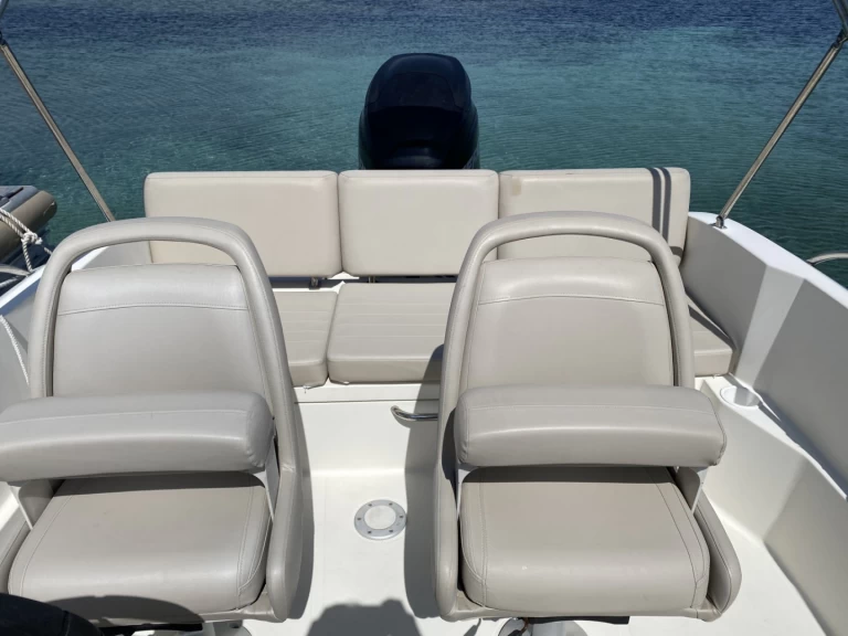 Motorboat for rent Port Camille Rayon at the best price