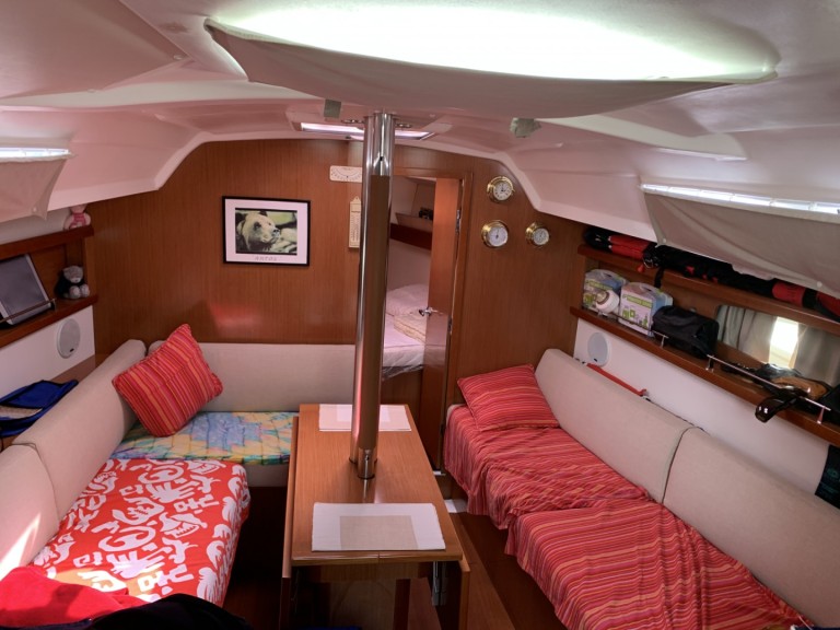 Sailboat for rent Port-Haliguen at the best price