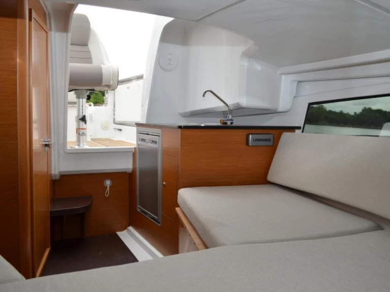 Boat rental Jeanneau Cap Camarat 7.5 WA in Hyères on Samboat