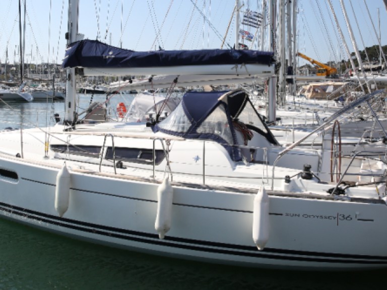 Jeanneau Sun Odyssey 36i in La Trinité-sur-Mer on SamBoat