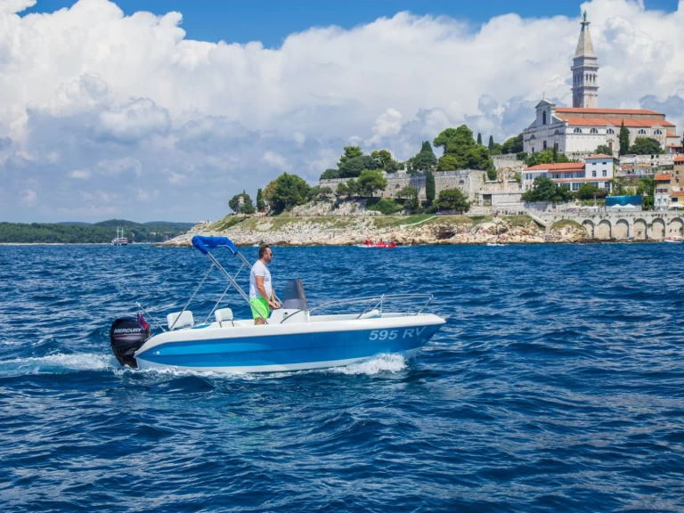 Bareboat Rental Motorboat Sessa Marine with a boat licence