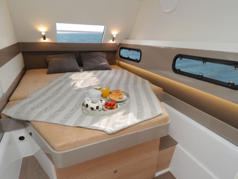 15 BALI 4.1 in Hyères on SamBoat