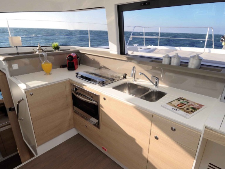 Yacht charter Hyères cheap BALI 4.1