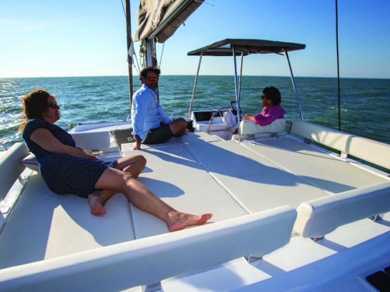 15 BALI CATSPACE in Hyères on SamBoat