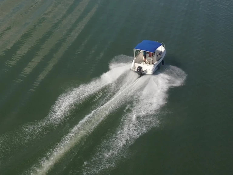 Motorboat for rent Mâcon at the best price