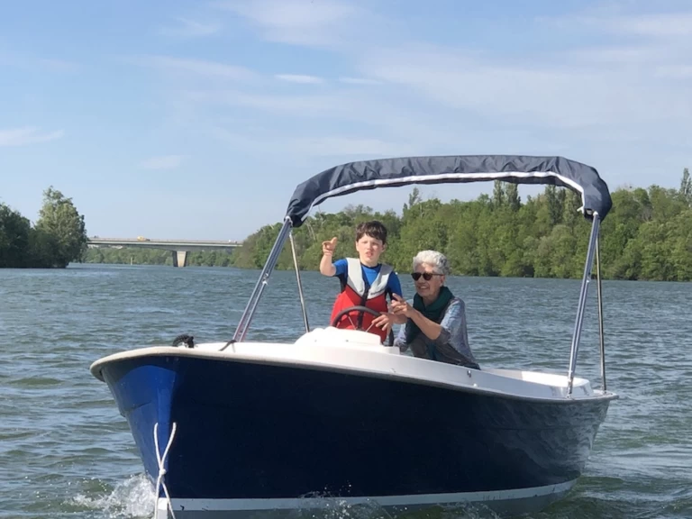 Ruban Bleu Scoop charter bareboat or captained in  Mâcon