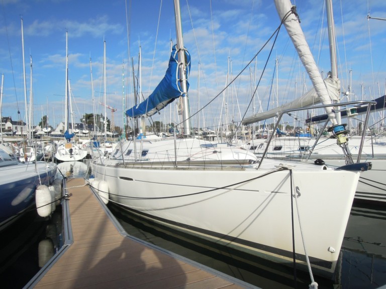 Boat rental Bénéteau First 31.7 in La Trinité-sur-Mer on Samboat