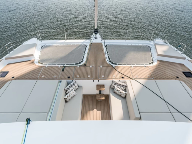 Bareboat Rental Catamaran Sun Reef with a boat licence