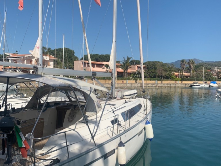 Sailboat for rent Milazzo at the best price