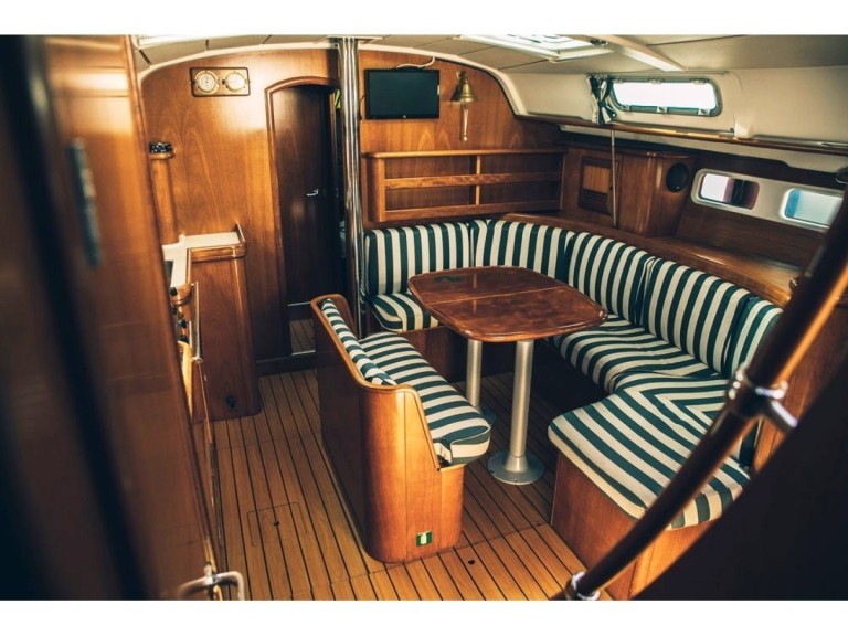 Boat rental Bénéteau Oceanis 411 Clipper in Volos on Samboat