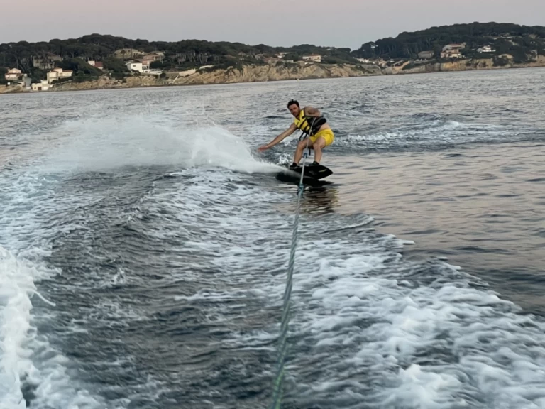 Motorboat for rent Bandol at the best price