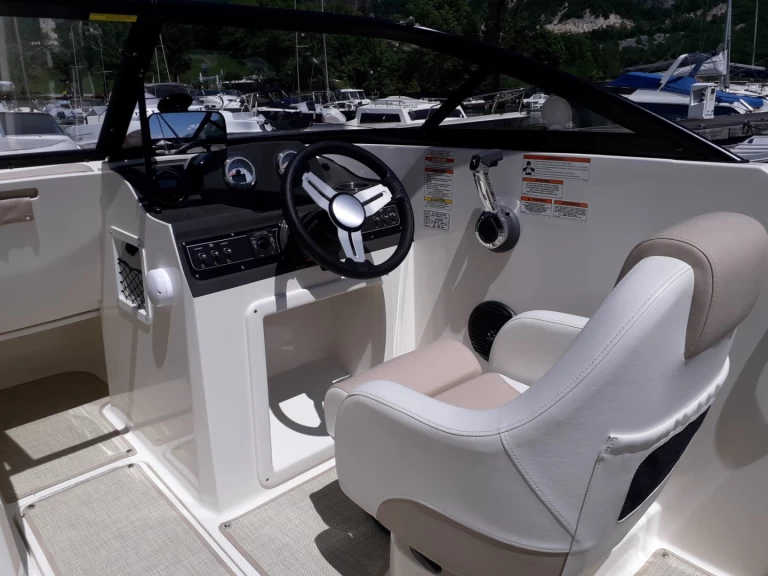 Motorboat for rent Chindrieux at the best price