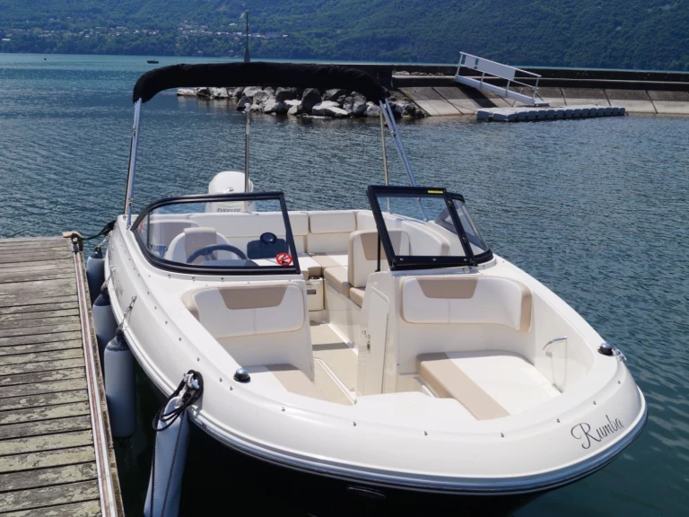 Boat rental Bayliner VR4OE in Chindrieux on Samboat