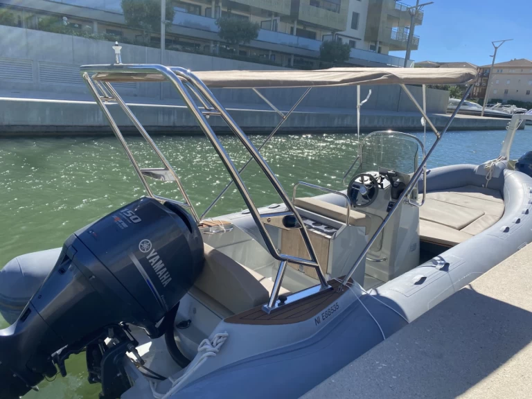 Rent a Capelli Tempest 650 Fréjus