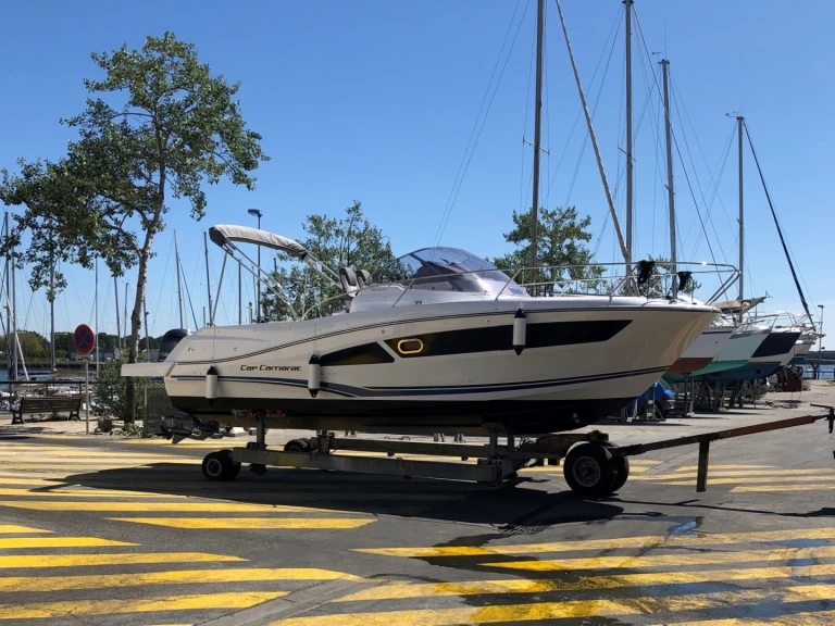 Motorboat for rent Larmor-Plage at the best price