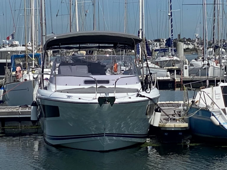 Jeanneau Cap Camarat 9.0 WA charter bareboat or captained in  Larmor-Plage